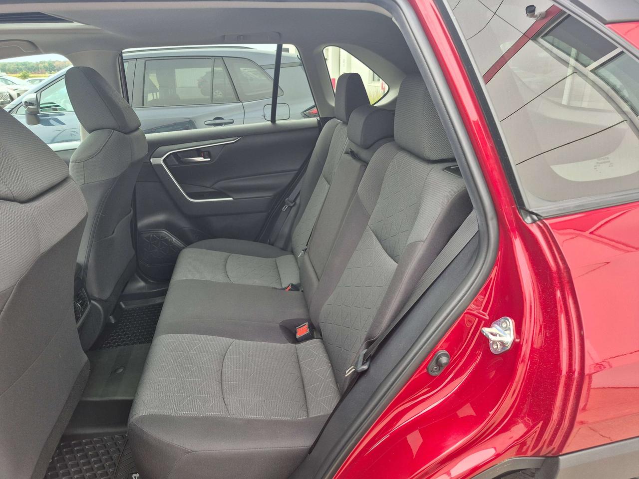2022 Toyota RAV4 XLE AWD Photo