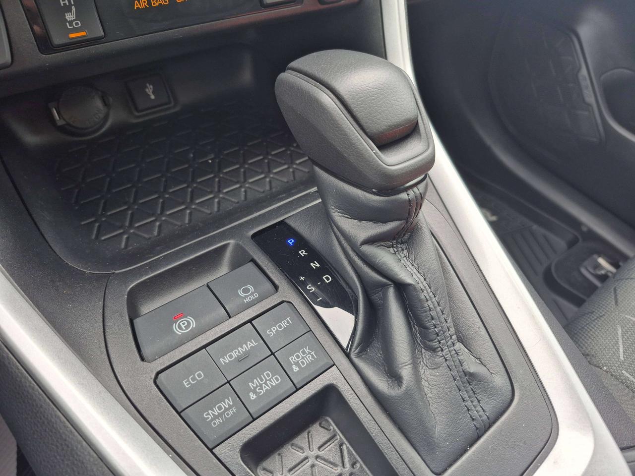 2022 Toyota RAV4 XLE AWD Photo