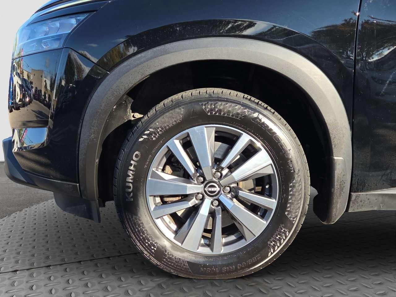 2024 Nissan Pathfinder SL Photo