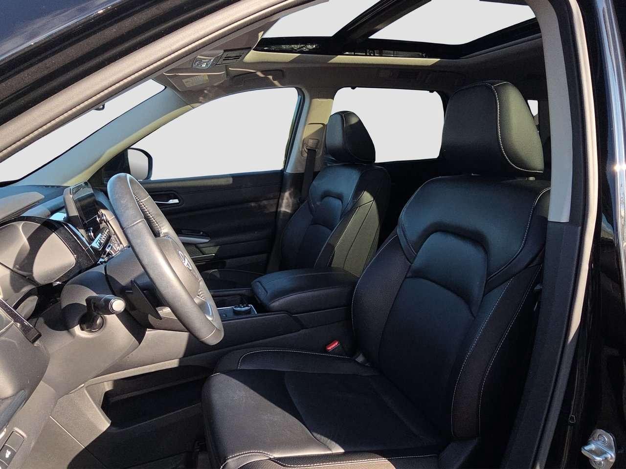 2024 Nissan Pathfinder SL Photo