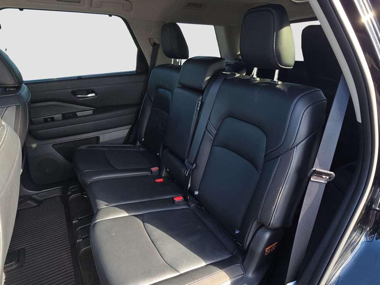 2024 Nissan Pathfinder SL Photo