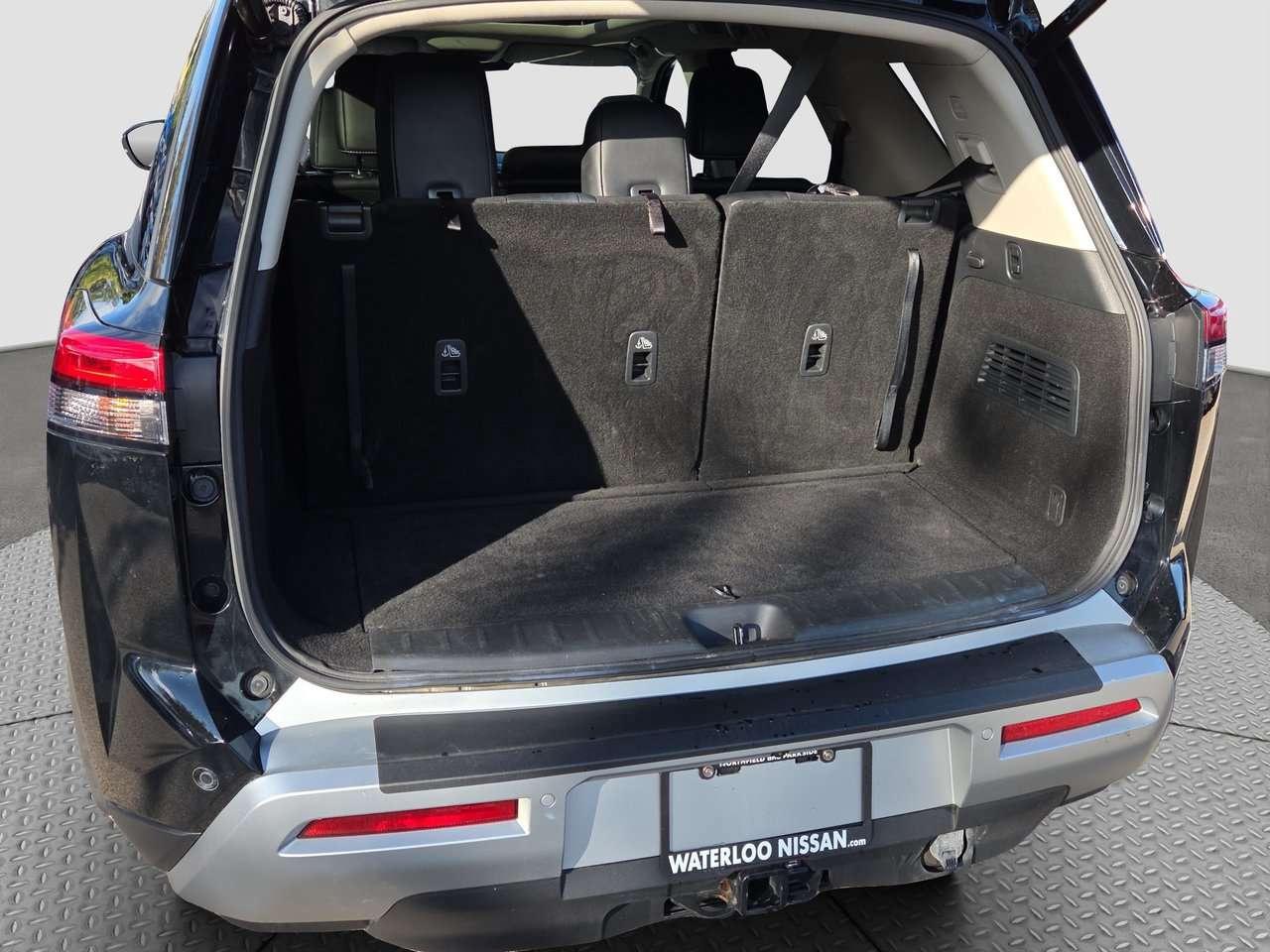 2024 Nissan Pathfinder SL Photo