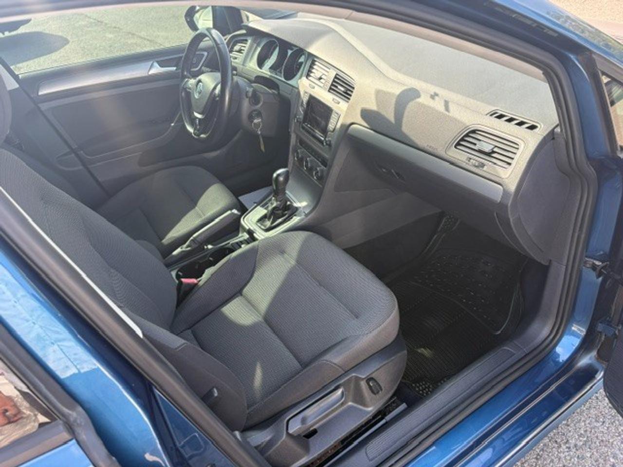2015 Volkswagen Golf  Photo