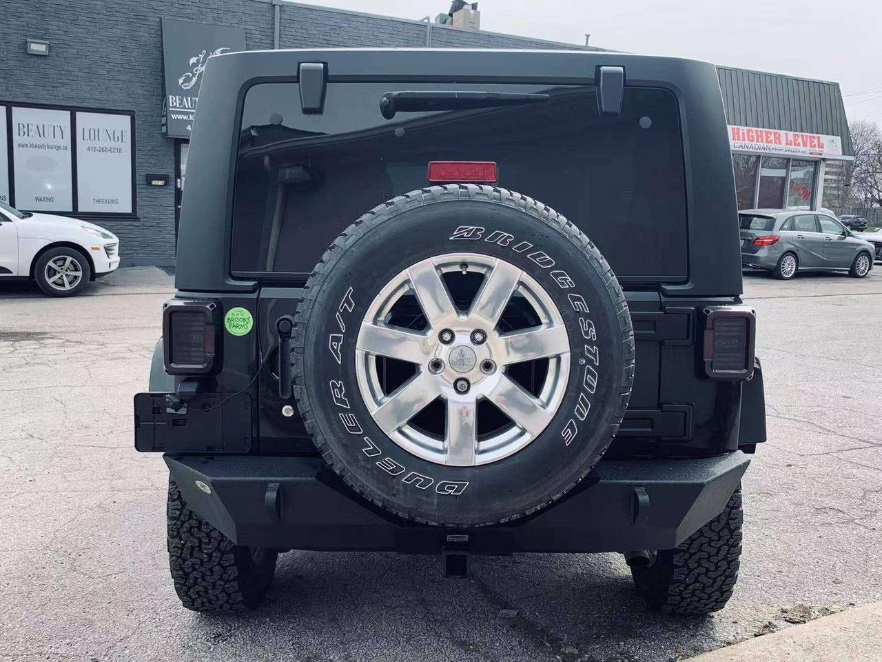 2014 Jeep Wrangler Sahara Photo5