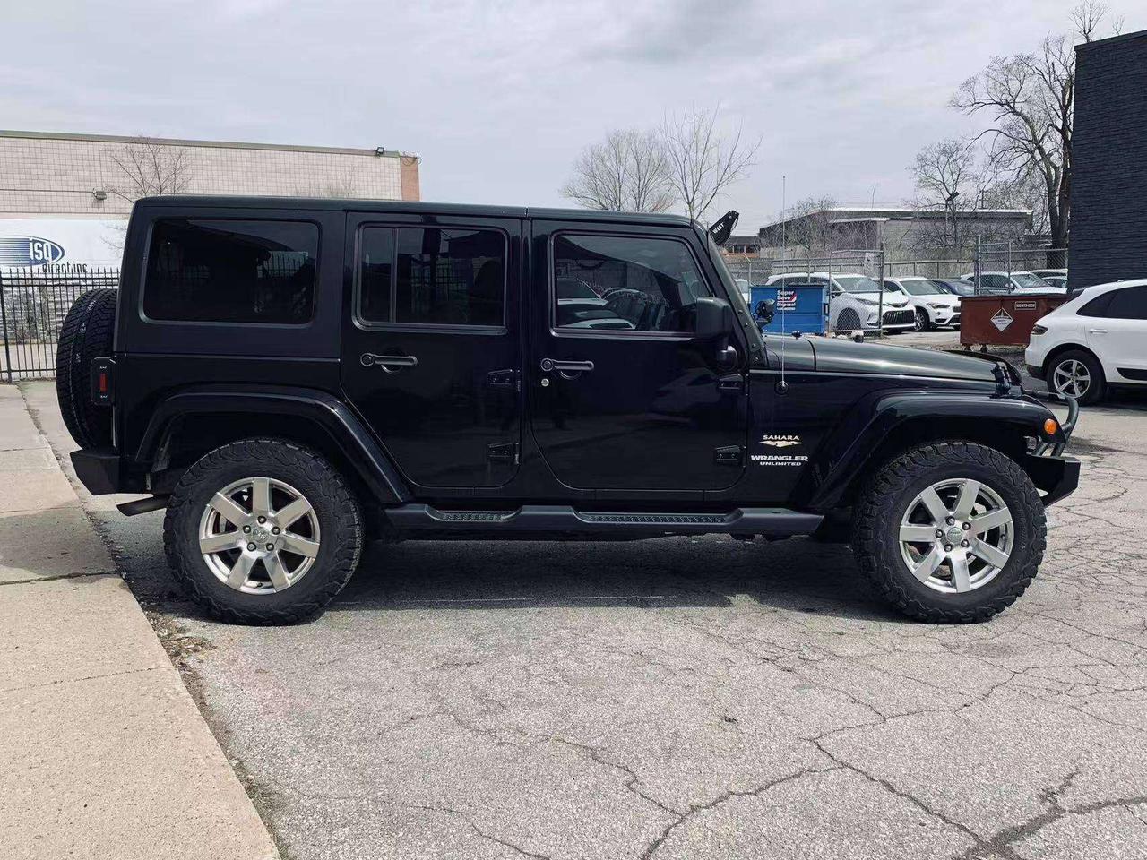2014 Jeep Wrangler Sahara Photo2