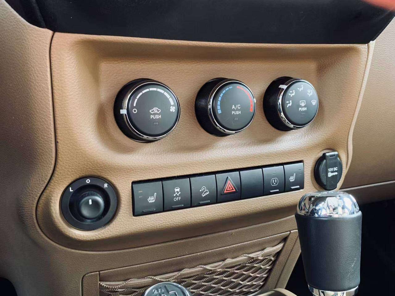 2014 Jeep Wrangler Sahara Photo