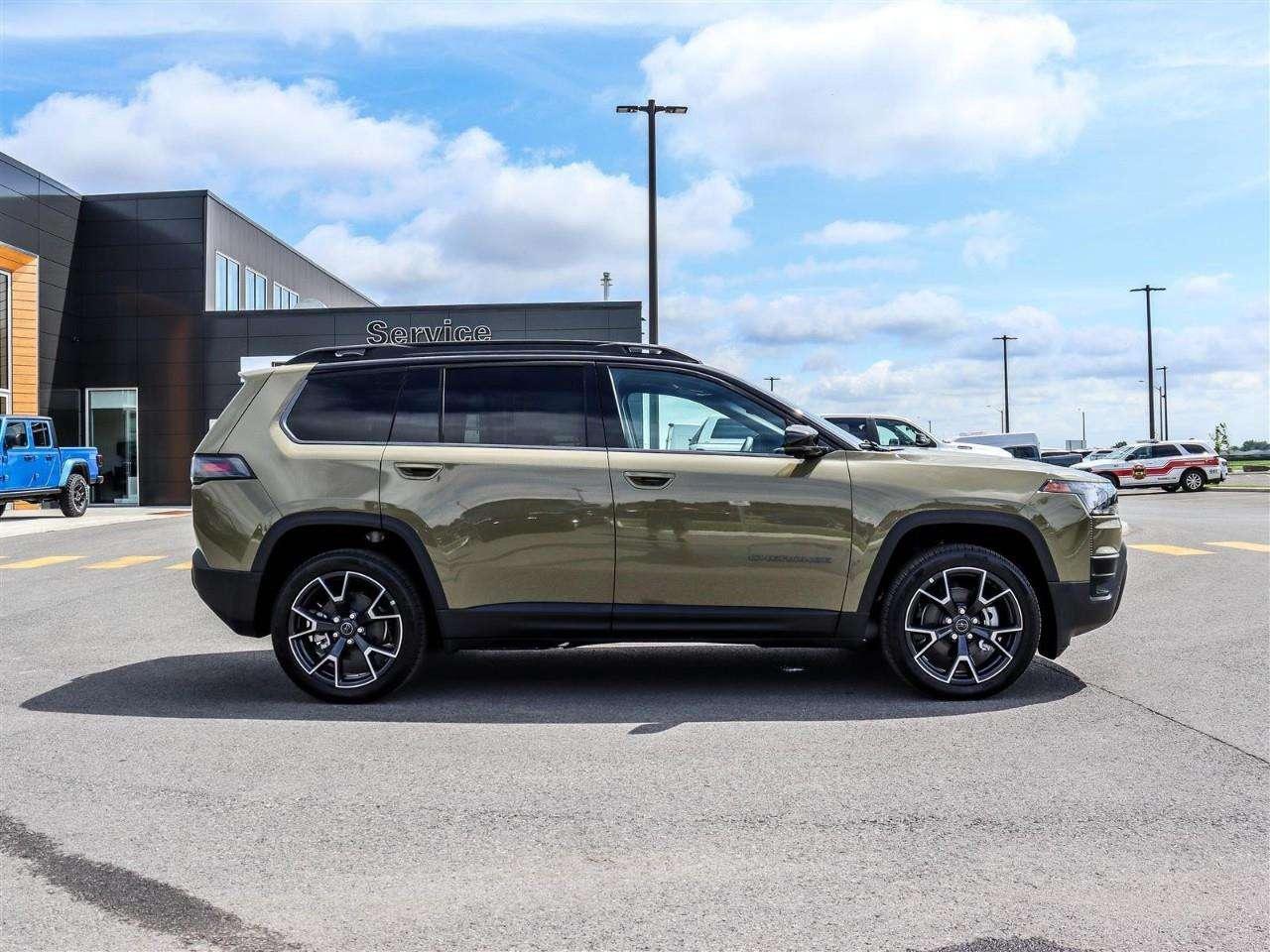 2026 Jeep Cherokee OVERLAND Photo4