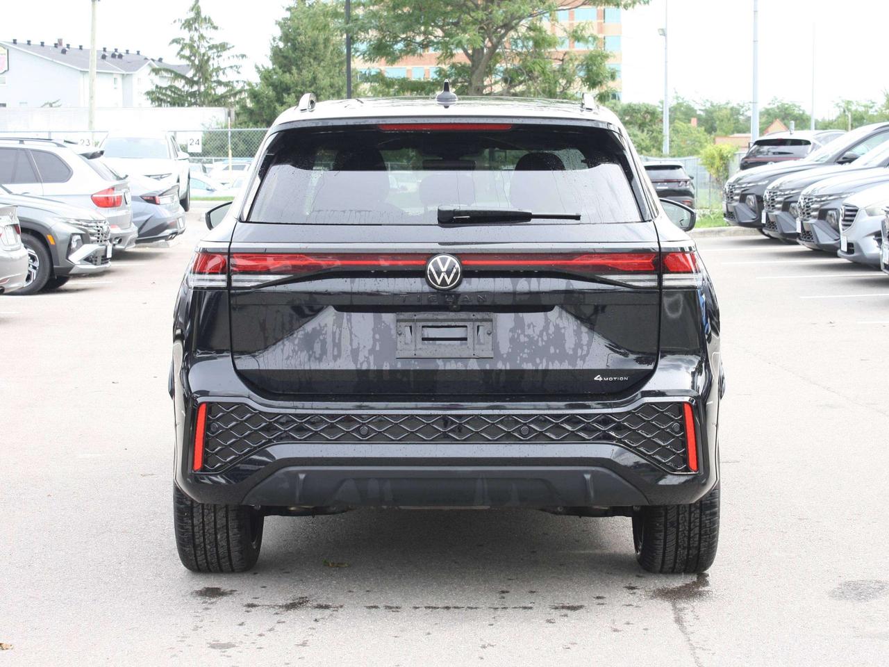 2026 Volkswagen Tiguan Comfortline R-Line Black Edition Photo4