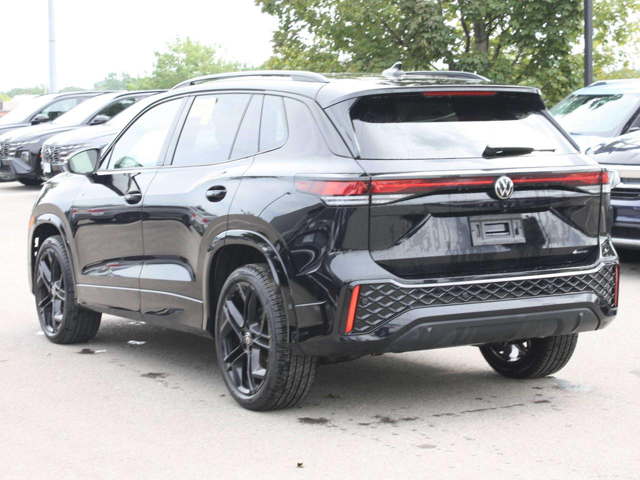 2026 Volkswagen Tiguan Comfortline R-Line Black Edition Photo