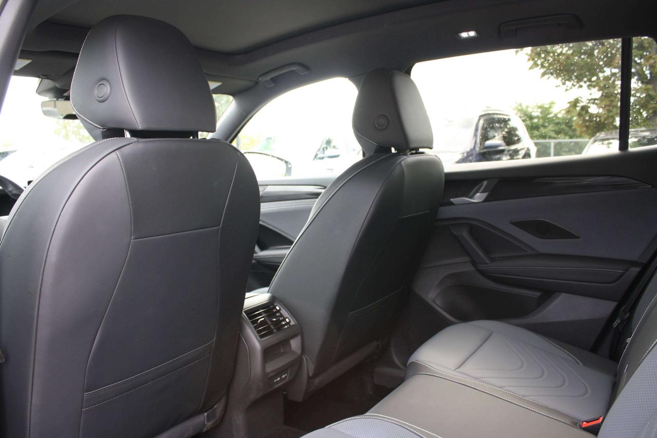 2026 Volkswagen Tiguan Comfortline R-Line Black Edition Photo