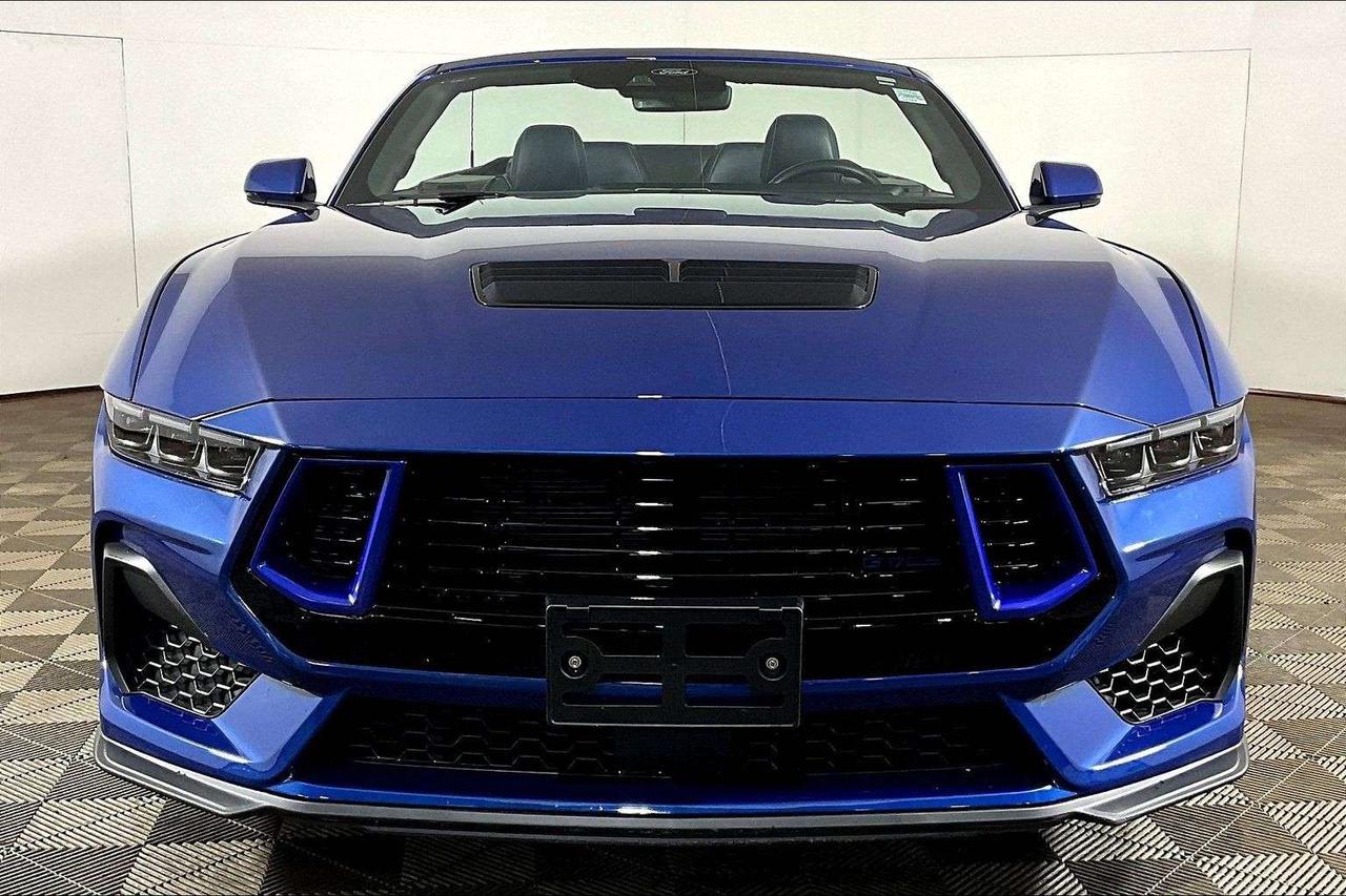 2024 Ford Mustang GT Premium Convertible Photo2