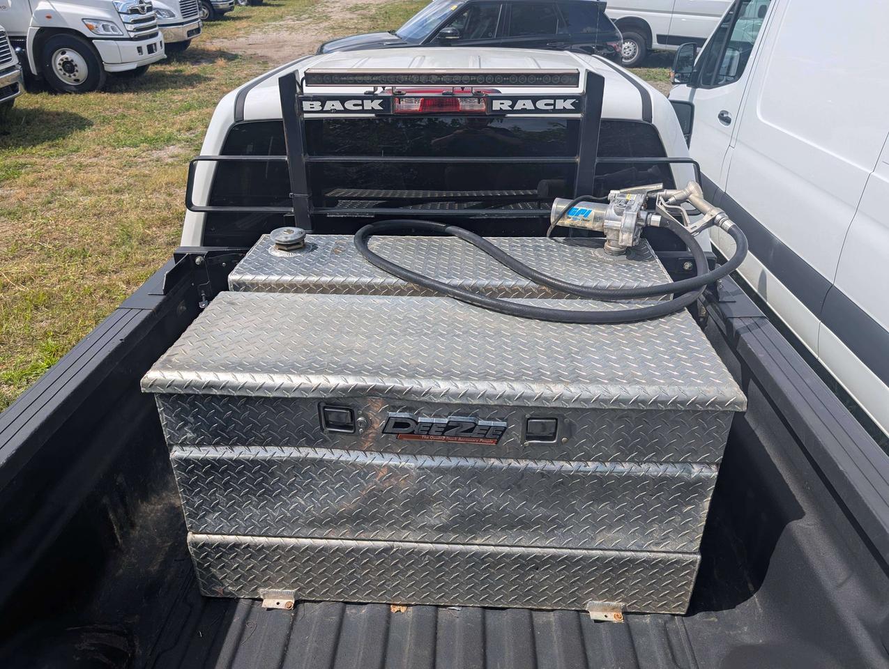 2019 GMC GMCSIERRA_2500HD Work Ready - Combination Fuel Tank/Pump - Strobes Photo