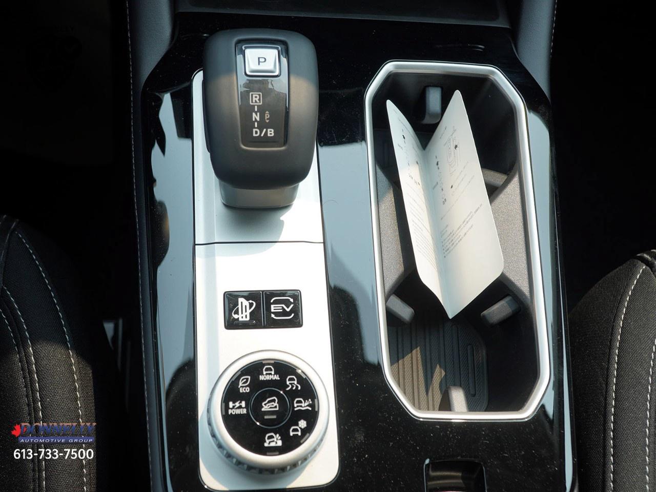 2026 Mitsubishi Outlander Plug-In Hybrid ES S-AWC Photo