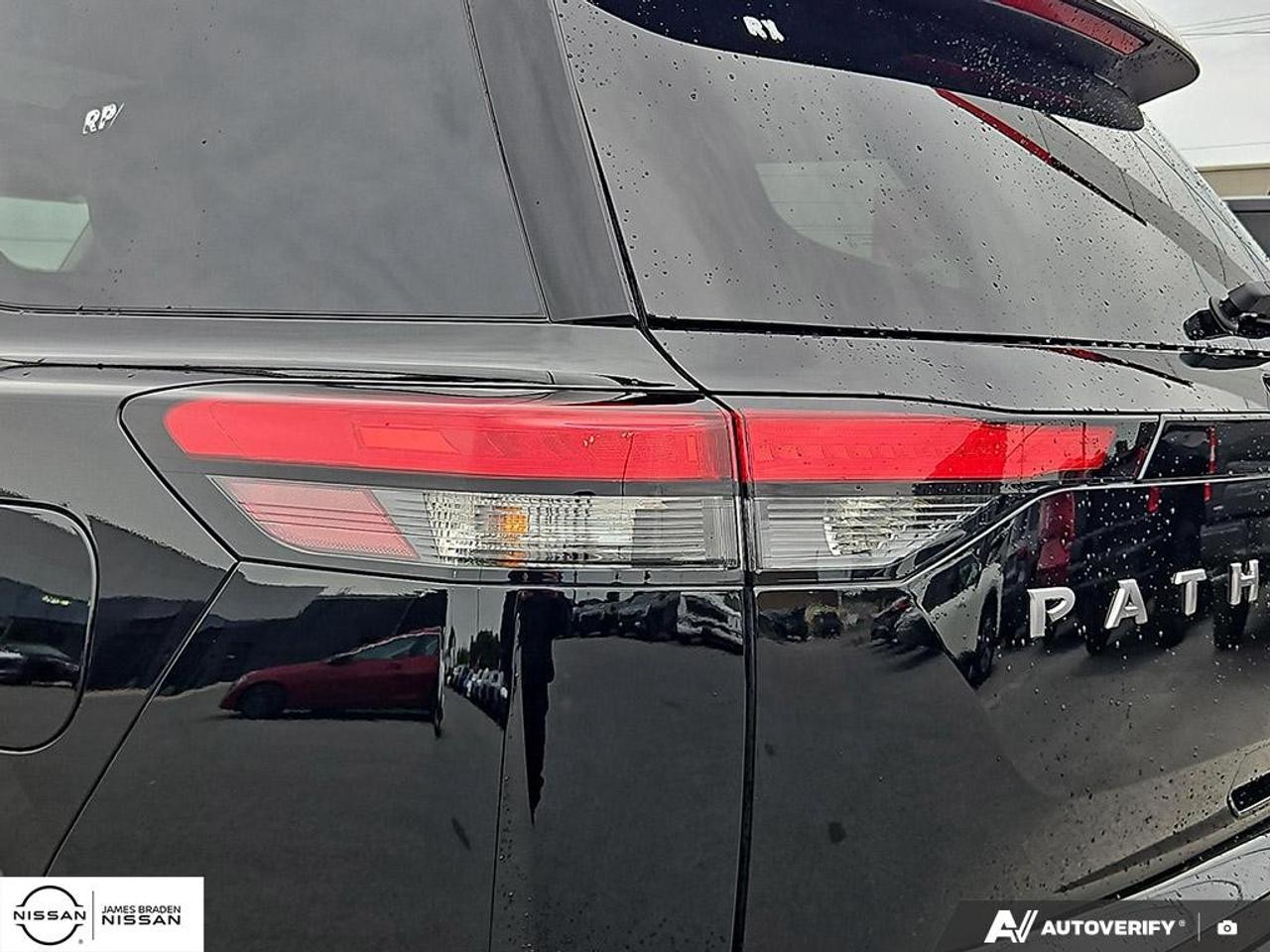 2026 Nissan Pathfinder Platinum 4WD Photo