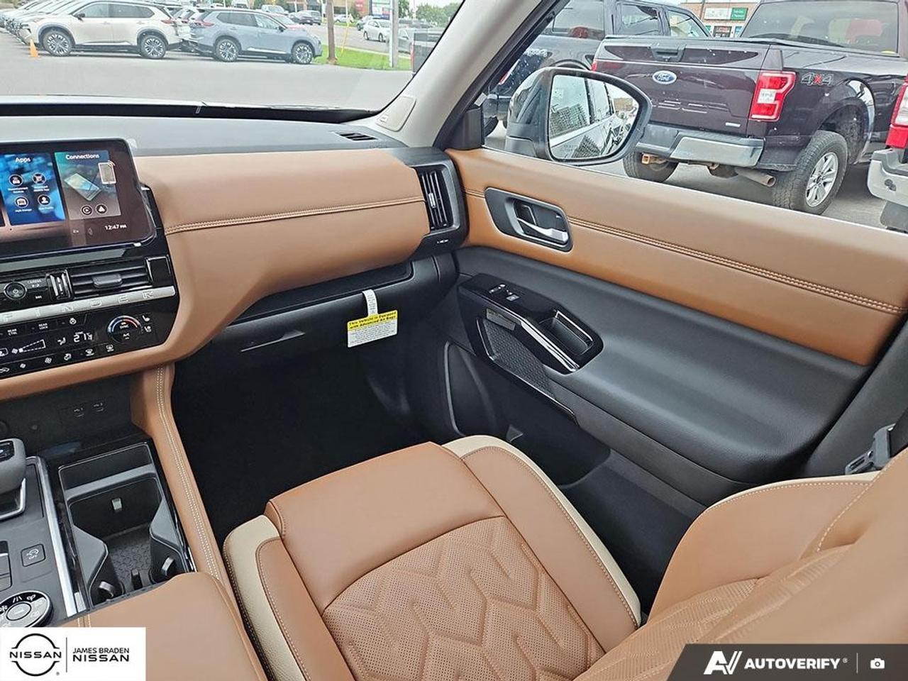 2026 Nissan Pathfinder Platinum 4WD Photo