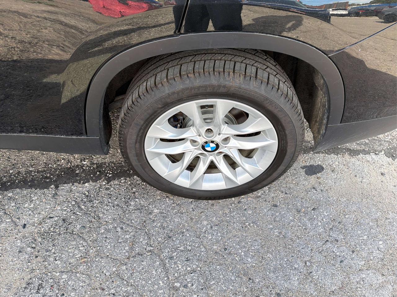2015 BMW X1 xDrive AWD LEATHER/H SEATS WE FINANCE ALL CREDIT! Photo