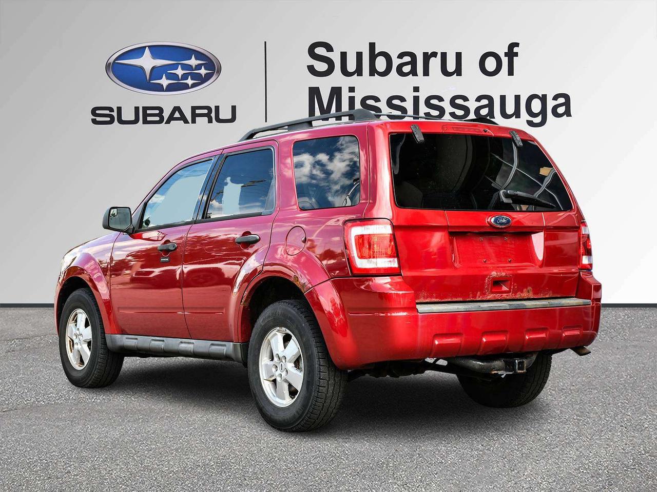 2010 Ford Escape XLT   31 SERVICES   CLEAN CARFAX    LOW KM   ASIS Photo3
