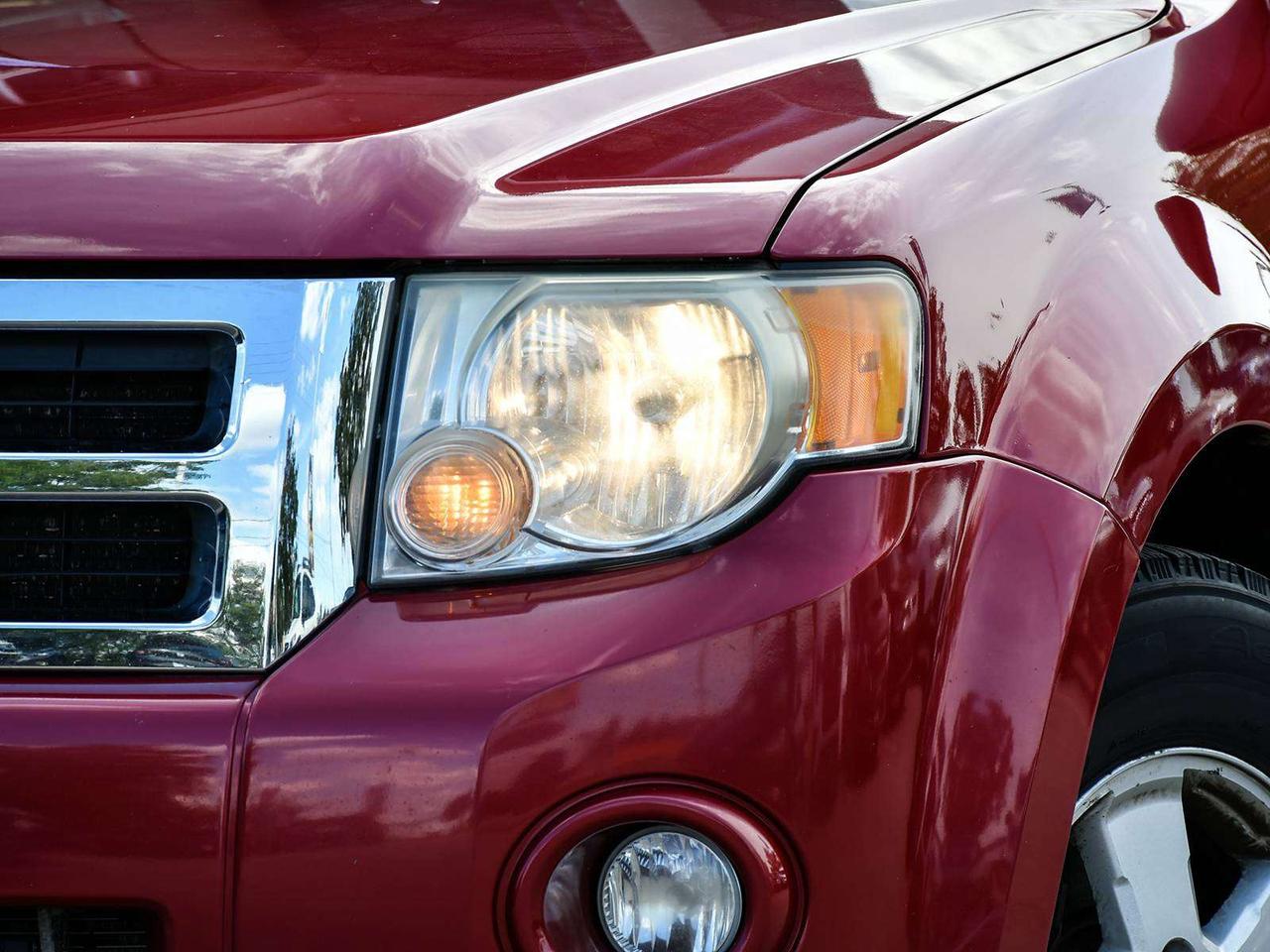 2010 Ford Escape XLT   31 SERVICES   CLEAN CARFAX    LOW KM   ASIS Photo
