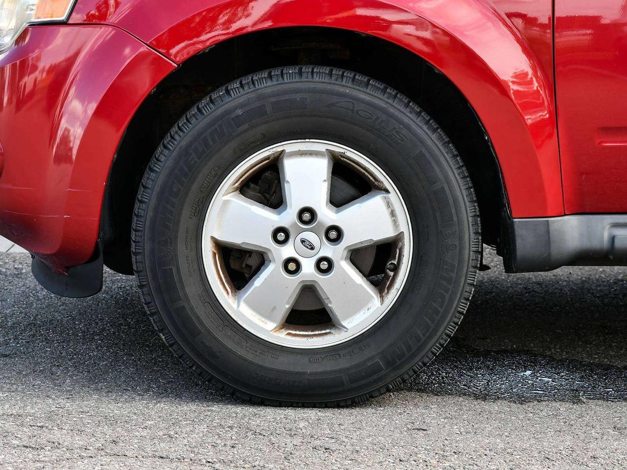 2010 Ford Escape XLT   31 SERVICES   CLEAN CARFAX    LOW KM   ASIS Photo