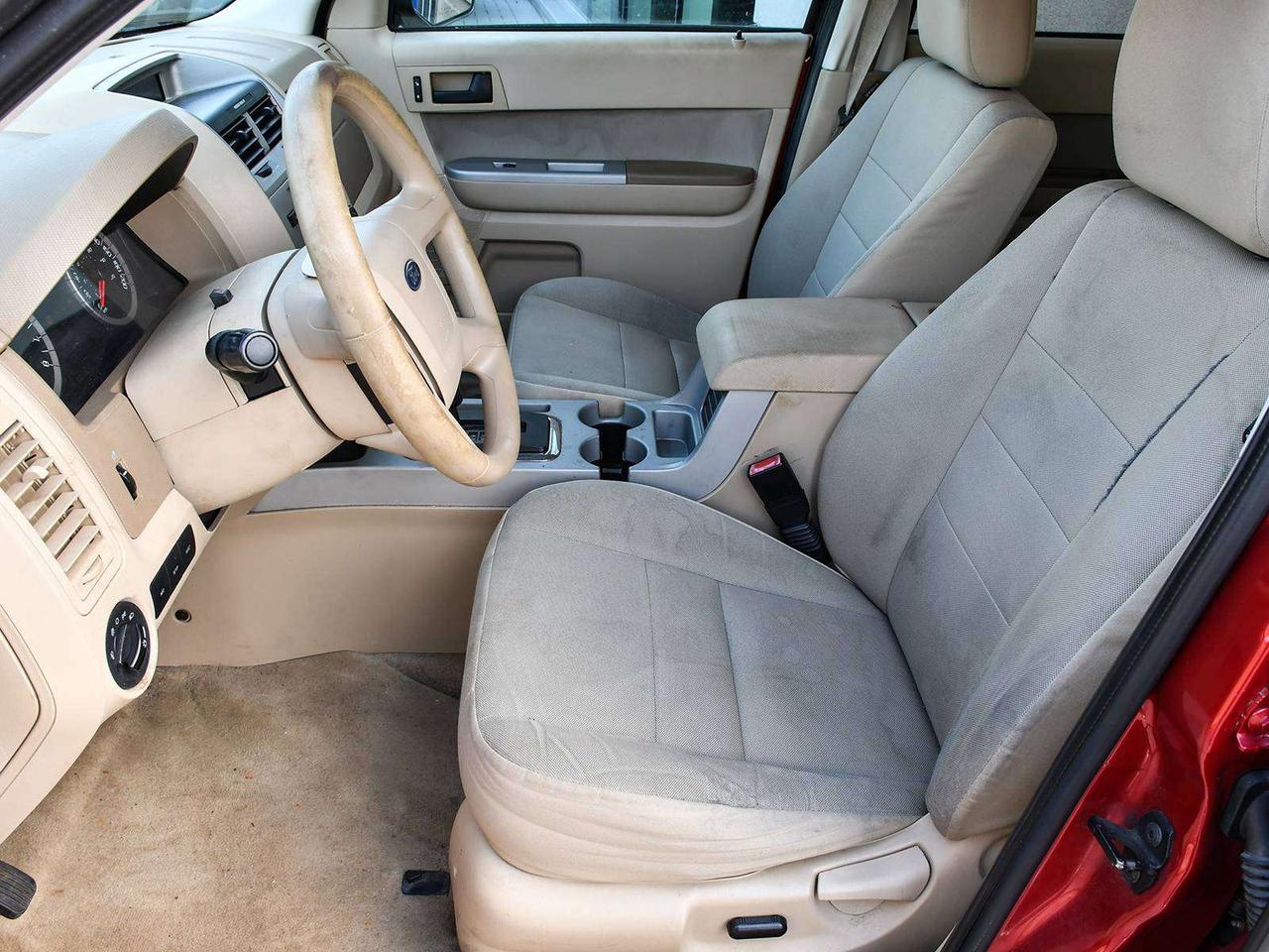 2010 Ford Escape XLT   31 SERVICES   CLEAN CARFAX    LOW KM   ASIS Photo