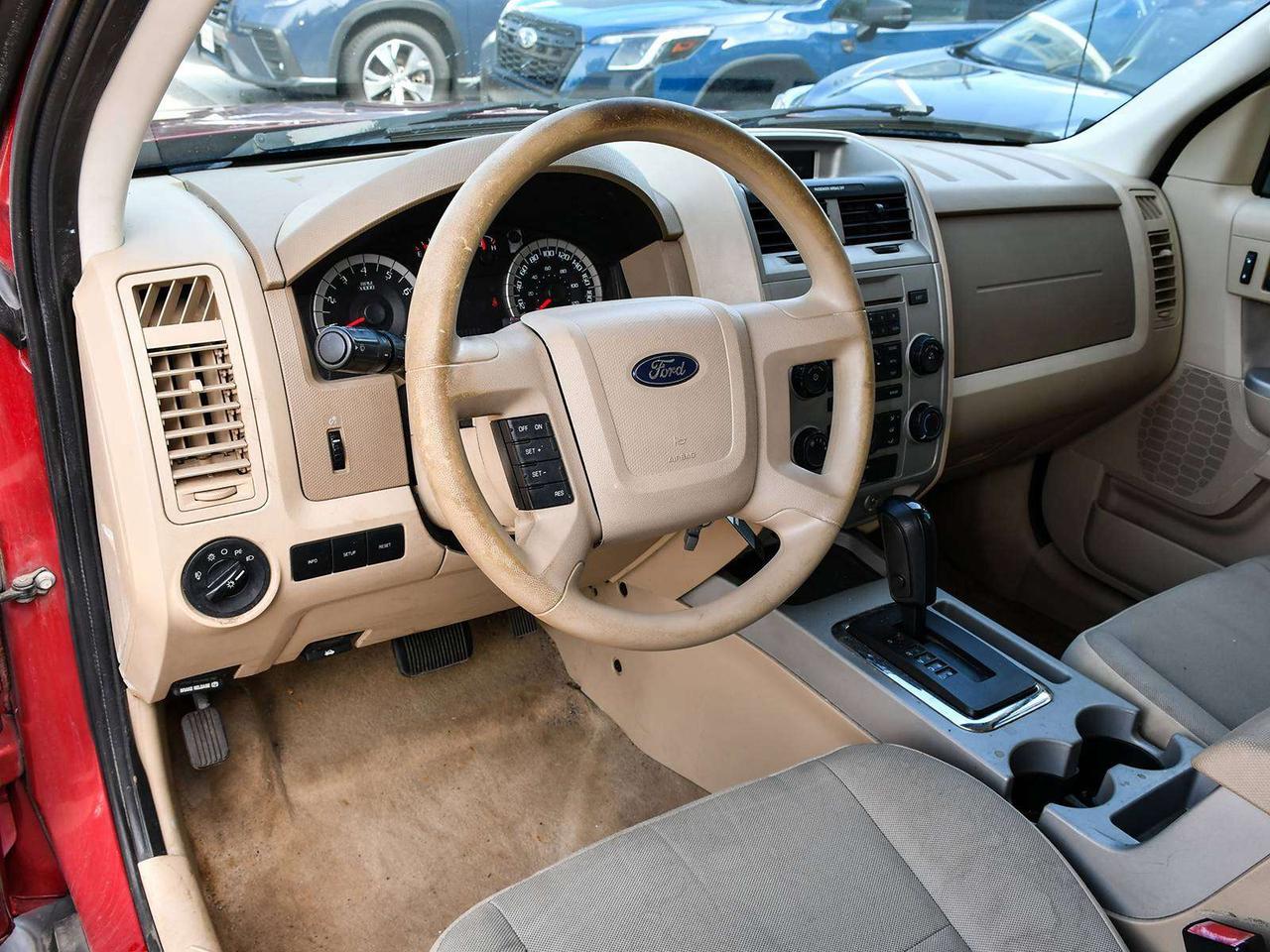 2010 Ford Escape XLT   31 SERVICES   CLEAN CARFAX    LOW KM   ASIS Photo