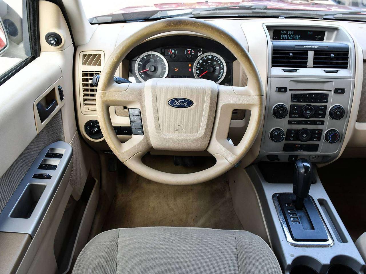 2010 Ford Escape XLT   31 SERVICES   CLEAN CARFAX    LOW KM   ASIS Photo