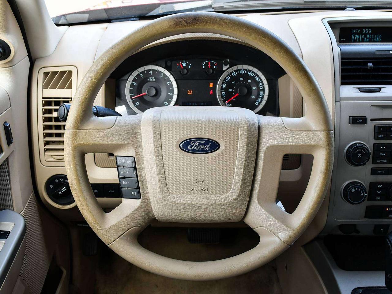 2010 Ford Escape XLT   31 SERVICES   CLEAN CARFAX    LOW KM   ASIS Photo