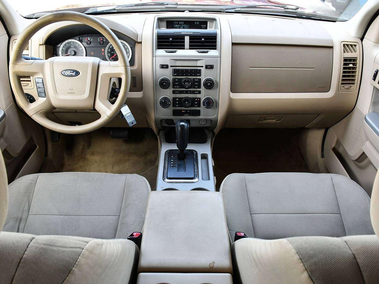 2010 Ford Escape XLT   31 SERVICES   CLEAN CARFAX    LOW KM   ASIS Photo