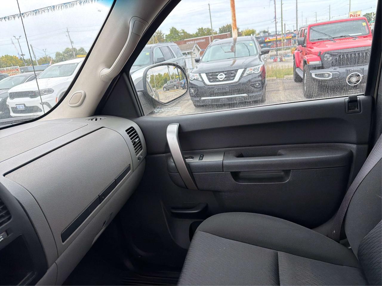 2012 Chevrolet Silverado 1500 LS Cheyenne Edition 4WD V8 WE FINANCE ALL CREDIT! Photo