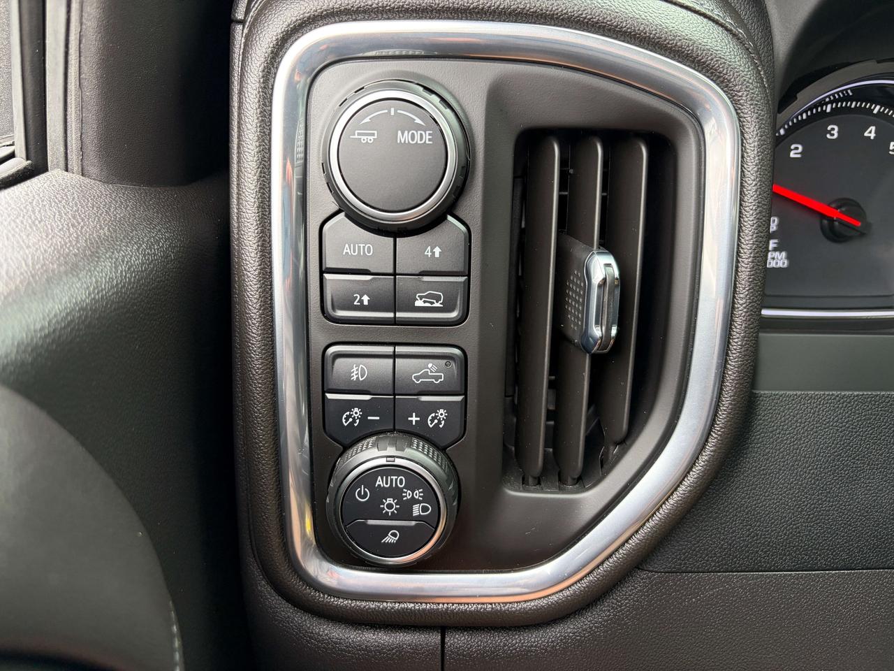2022 Chevrolet Silverado 1500 LTZ, DURAMAX DIESEL, SUNROOF, NEW TIRES Photo