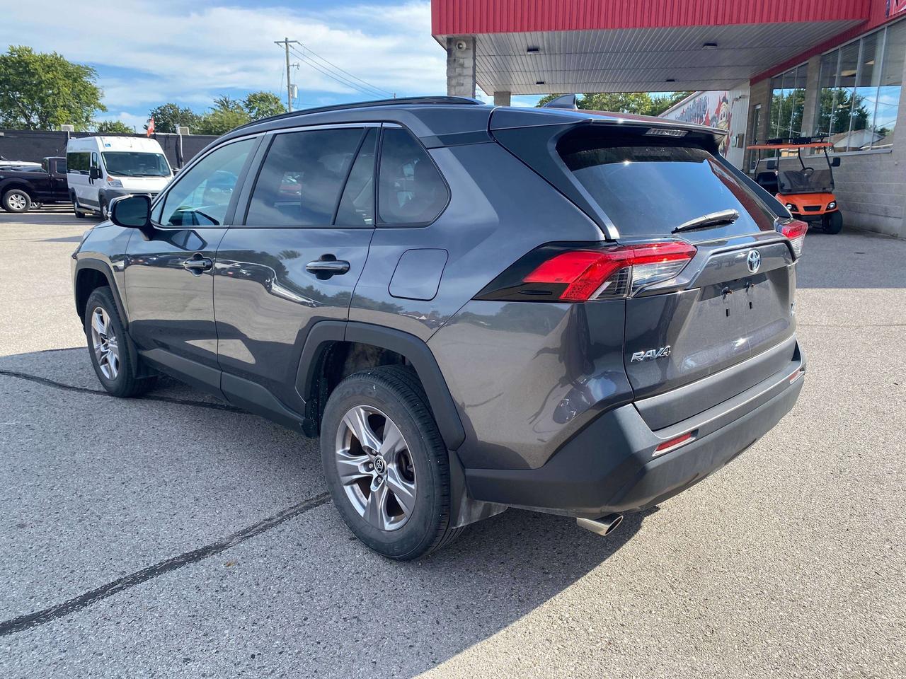 2022 Toyota RAV4 XLE, SUNROOF, CLEAN CARFAX, BACK UP CAMERA! Photo