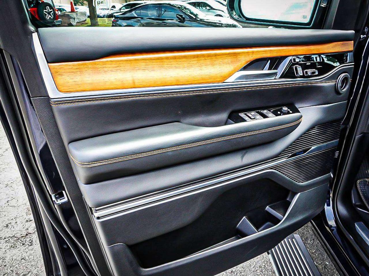2025 Jeep Grand Wagoneer  Photo