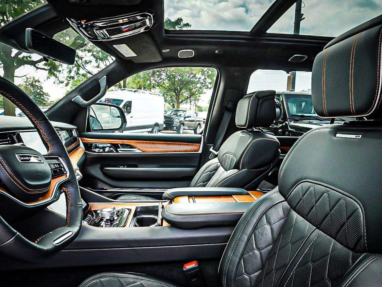 2025 Jeep Grand Wagoneer  Photo