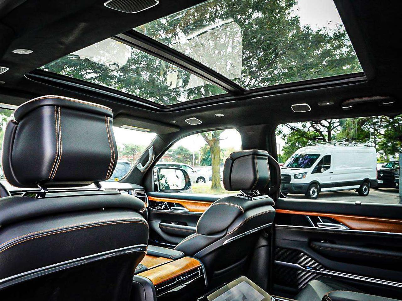 2025 Jeep Grand Wagoneer  Photo