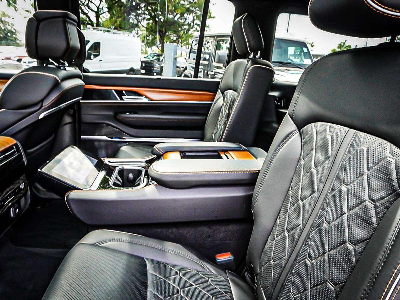 2025 Jeep Grand Wagoneer  Photo