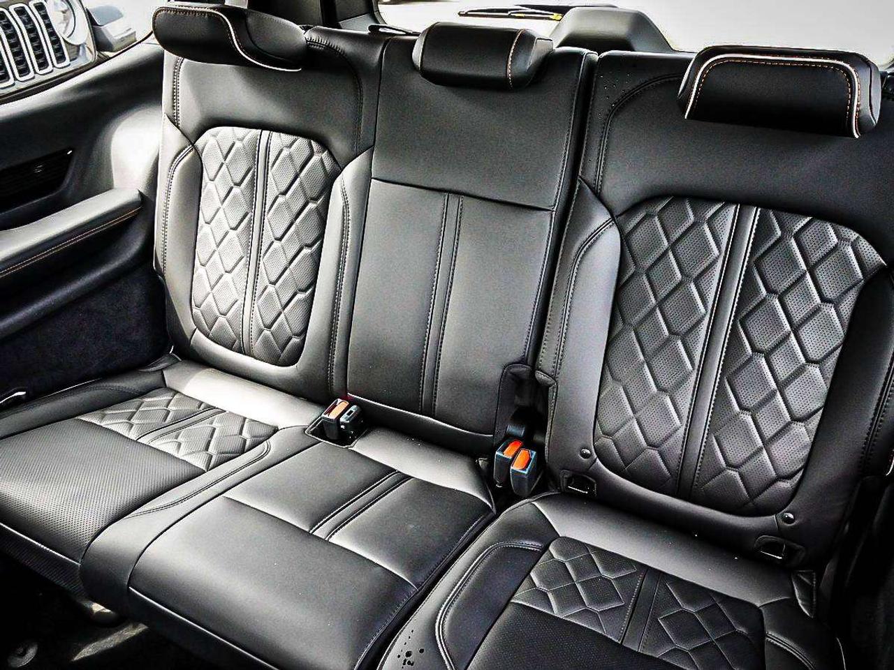 2025 Jeep Grand Wagoneer  Photo