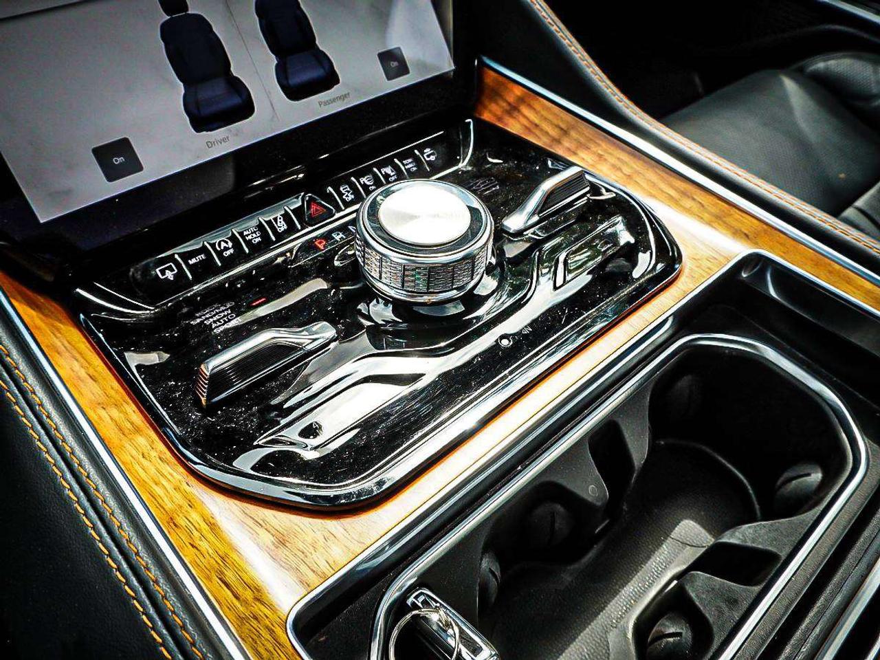 2025 Jeep Grand Wagoneer  Photo
