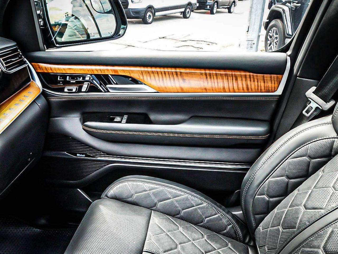 2025 Jeep Grand Wagoneer  Photo