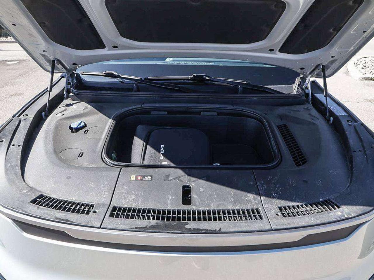2026 Kia EV9 Land   AWD   Heated & Cooled Seats   Heated Steering Wheel   Leather Photo