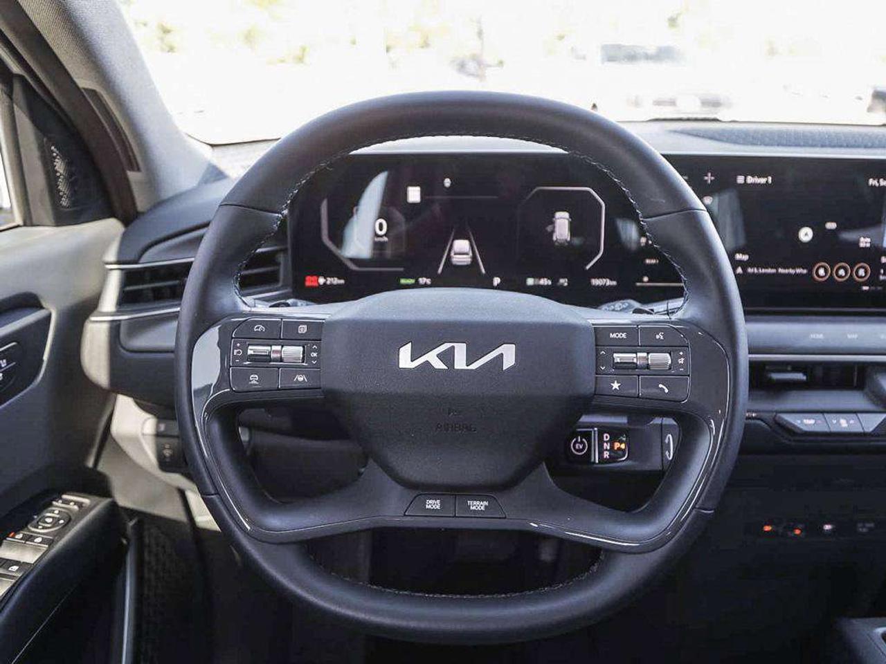 2026 Kia EV9 Land   AWD   Heated & Cooled Seats   Heated Steering Wheel   Leather Photo