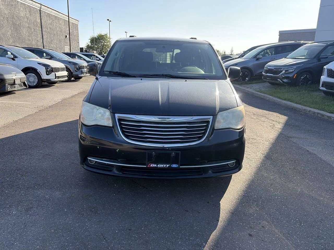 2013 Chrysler Town & Country Touring Wagon NO ACCIDENTS   REAR DVD ENTERTAINMENT 9 VIDEO SCREEN   THIRD ROW SEATING   POWER SLIDING SIDE DOORS Photo