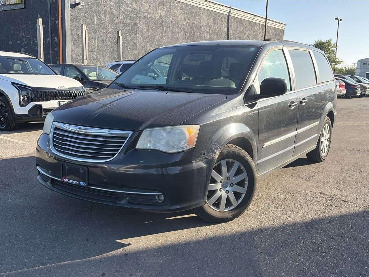 2013 Chrysler Town & Country Touring Wagon NO ACCIDENTS   REAR DVD ENTERTAINMENT 9 VIDEO SCREEN   THIRD ROW SEATING   POWER SLIDING SIDE DOORS Photo0