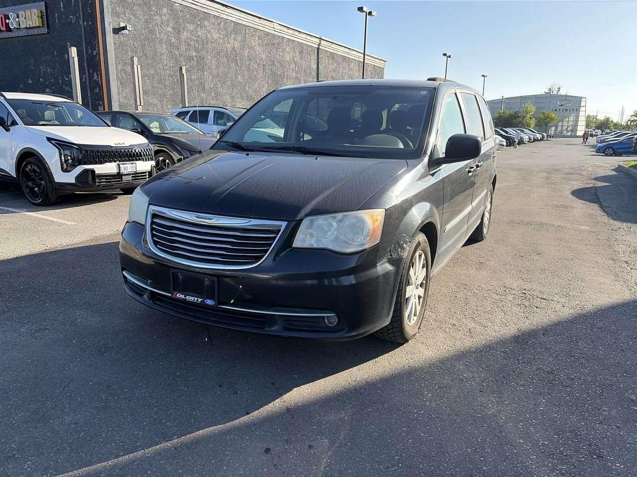 2013 Chrysler Town & Country Touring Wagon NO ACCIDENTS   REAR DVD ENTERTAINMENT 9 VIDEO SCREEN   THIRD ROW SEATING   POWER SLIDING SIDE DOORS Photo