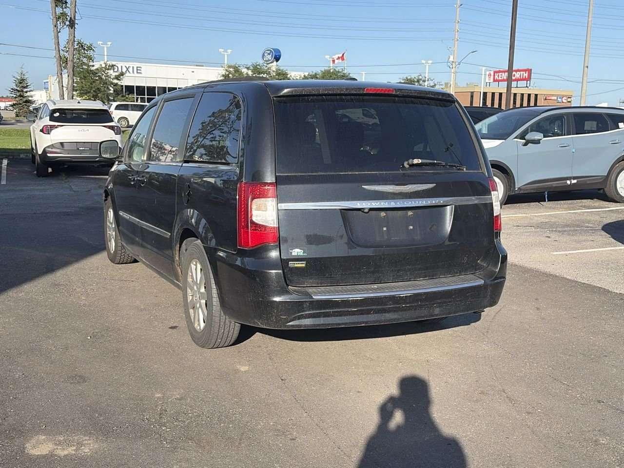 2013 Chrysler Town & Country Touring Wagon NO ACCIDENTS   REAR DVD ENTERTAINMENT 9 VIDEO SCREEN   THIRD ROW SEATING   POWER SLIDING SIDE DOORS Photo