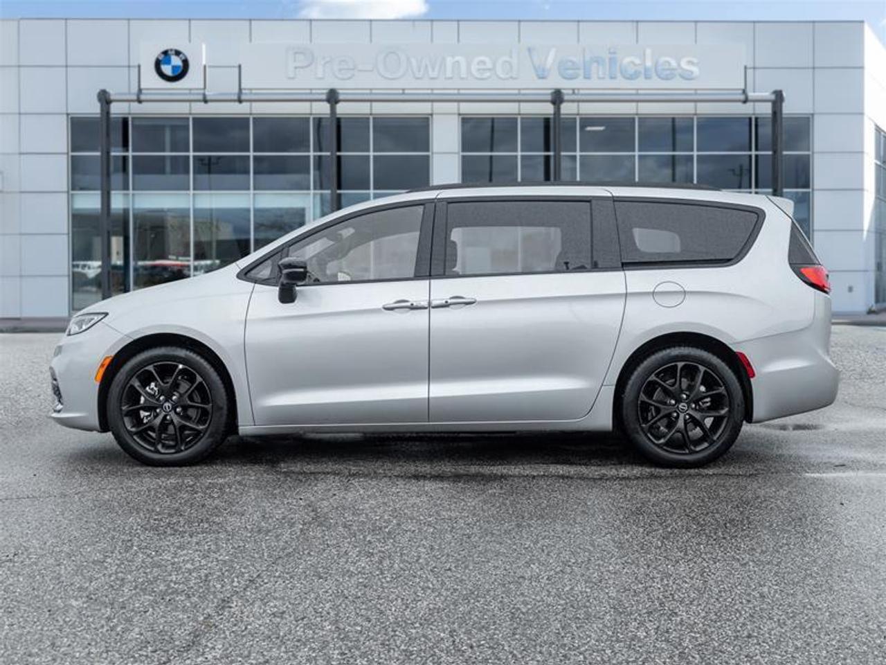 2026 Chrysler Pacifica Limited Front-Wheel Drive Passenger Van Photo