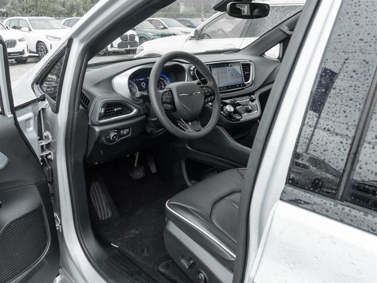 2026 Chrysler Pacifica Limited Front-Wheel Drive Passenger Van Photo