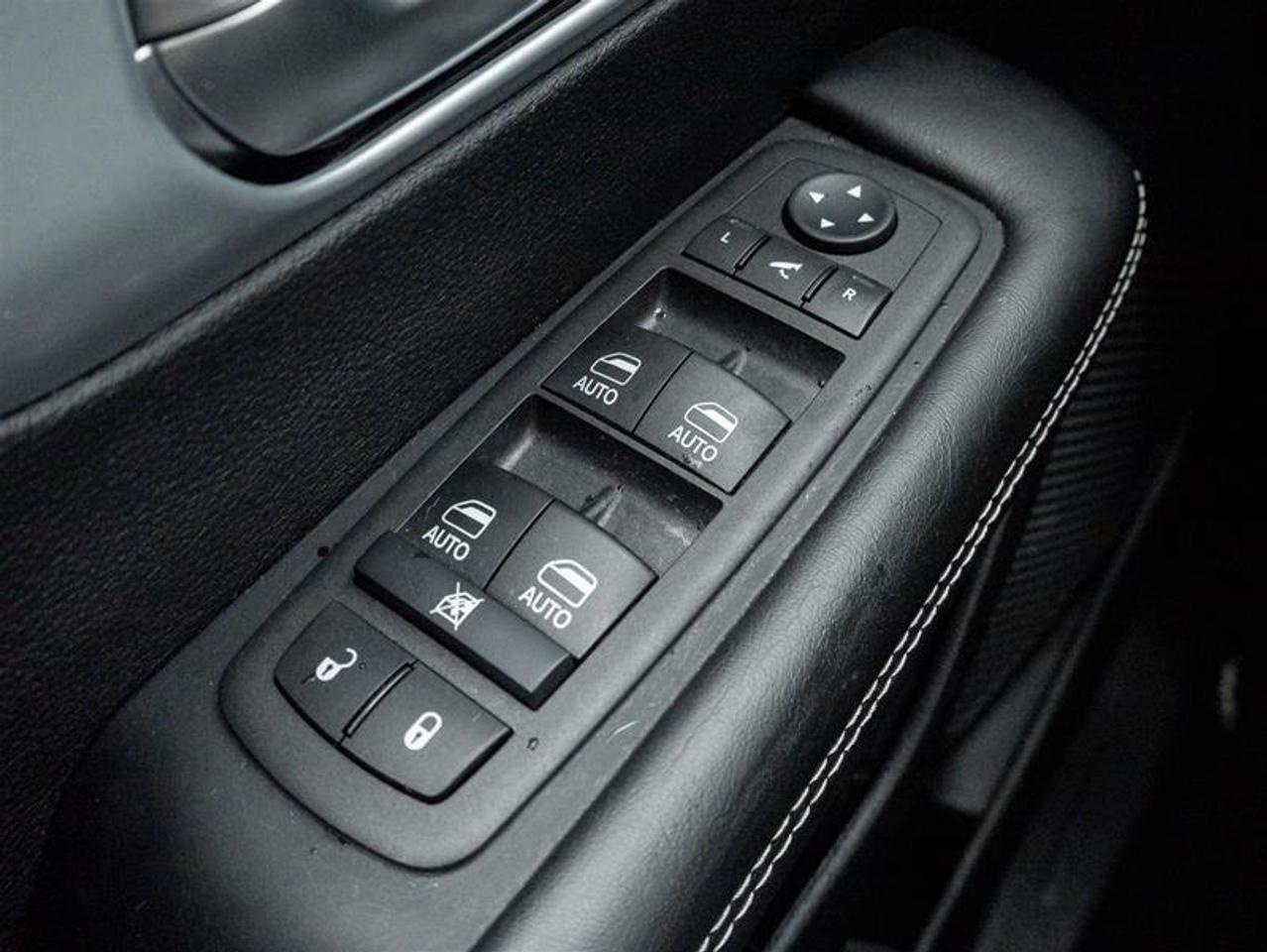 2026 Chrysler Pacifica Limited Front-Wheel Drive Passenger Van Photo