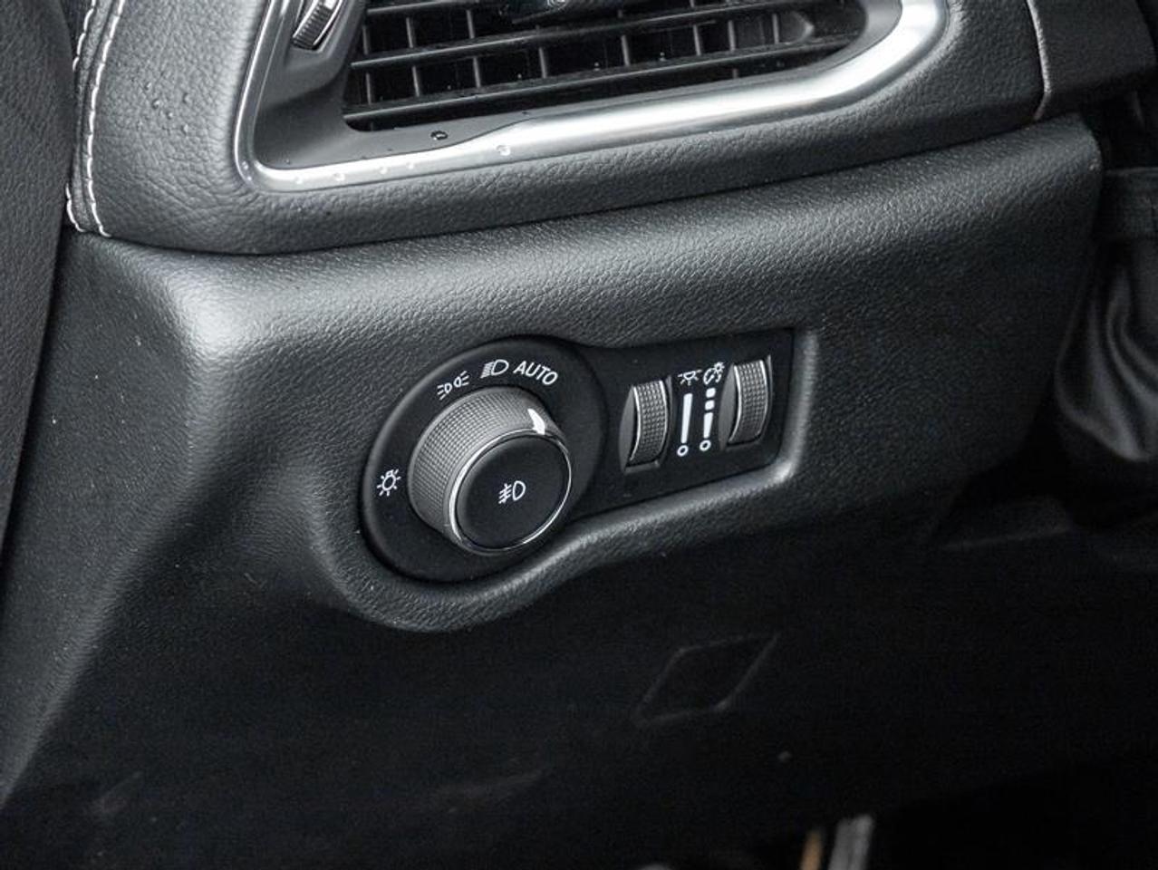 2026 Chrysler Pacifica Limited Front-Wheel Drive Passenger Van Photo
