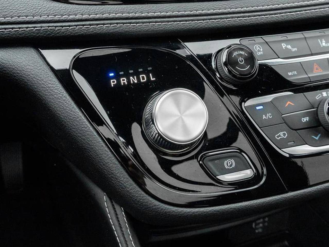 2026 Chrysler Pacifica Limited Front-Wheel Drive Passenger Van Photo