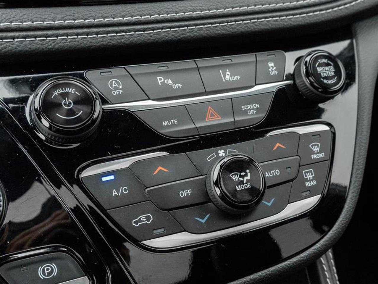 2026 Chrysler Pacifica Limited Front-Wheel Drive Passenger Van Photo